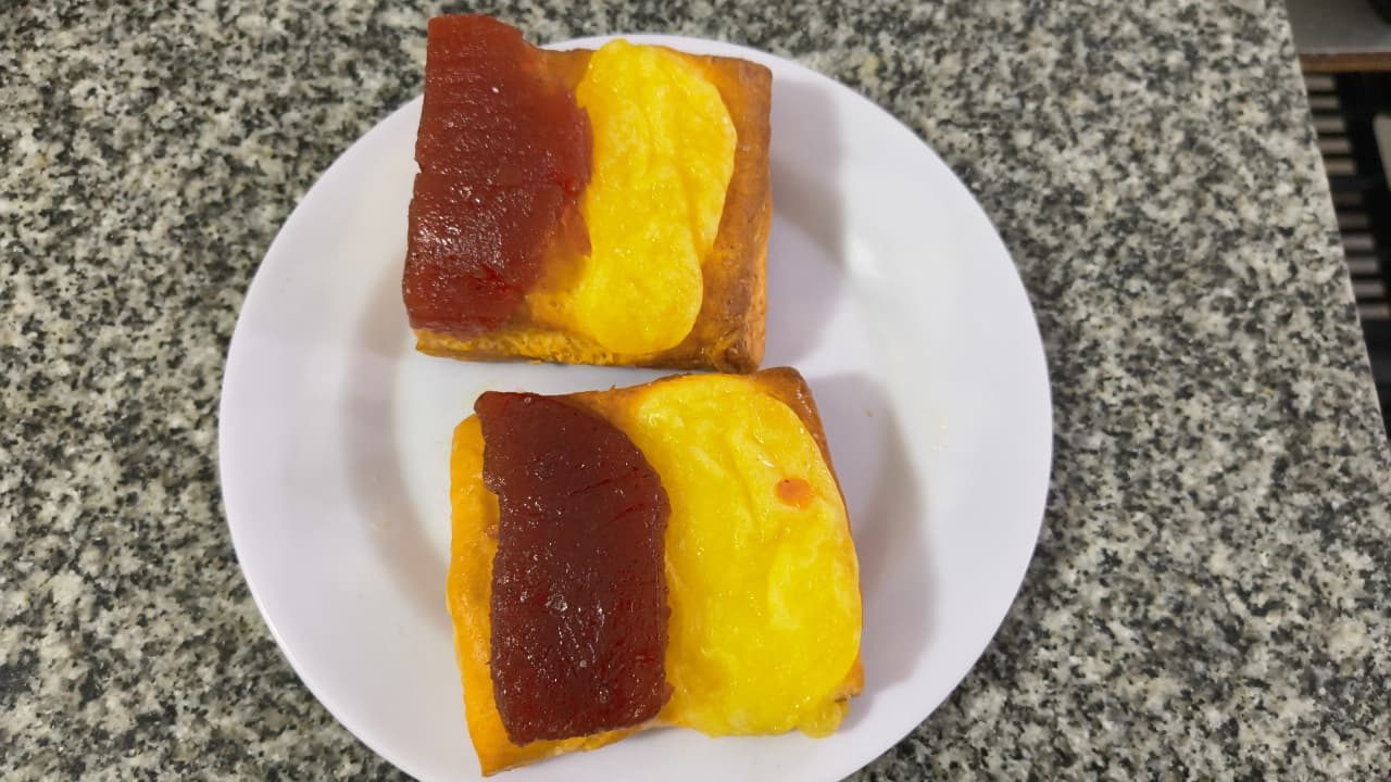 FACTURAS con crema pastelera y membrillo x2u